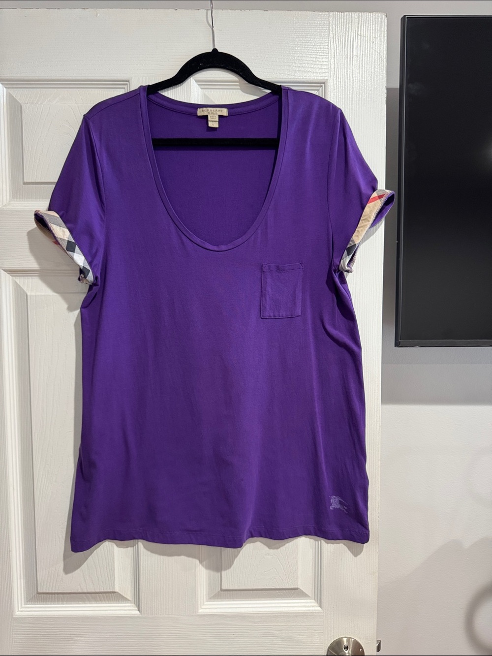 Burberry Purple Short-Sleeve Scoop Neck Tee with Plaid Cuff size l